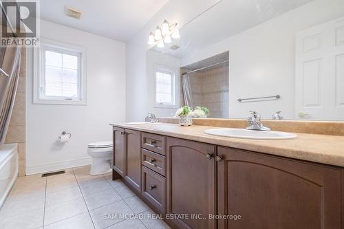 6844 Golden Hills Way, Mississauga, ON - Indoor Photo Showing Bathroom