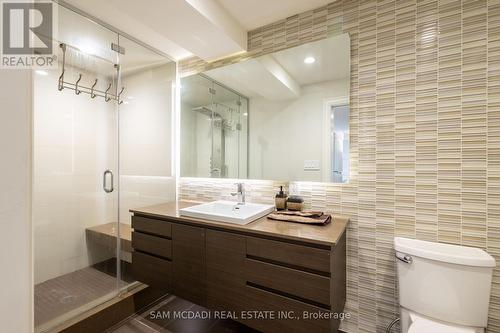 6844 Golden Hills Way, Mississauga, ON - Indoor Photo Showing Bathroom