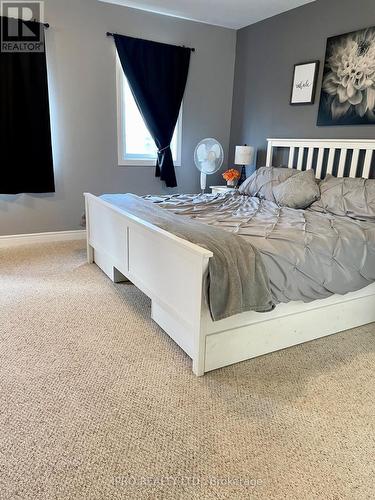 64 - 124 Parkinson Crescent, Orangeville, ON - Indoor Photo Showing Bedroom