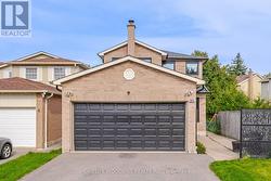 6045 FULLERTON CRESCENT  Mississauga, ON L5N 3A3