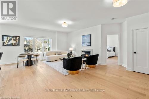 4 Santa Barbara Lane, Halton Hills, ON - Indoor Photo Showing Living Room