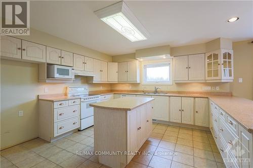 3067 Mcgovern Road, North Grenville, ON - Indoor Photo Showing Kitchen