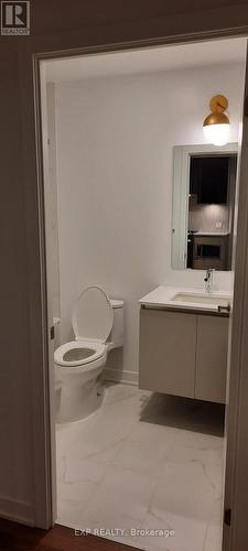 525-395 Dundas Street W, Oakville, ON - Indoor Photo Showing Bathroom