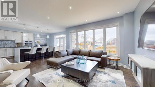 11 Mugford Crescent, Brampton, ON - Indoor Photo Showing Living Room