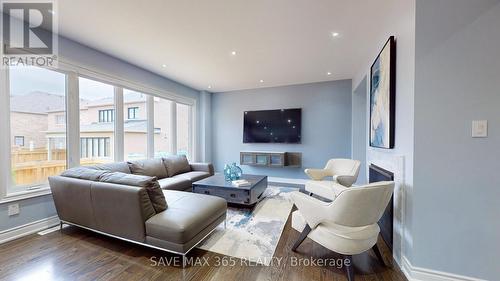 11 Mugford Crescent, Brampton, ON - Indoor Photo Showing Living Room