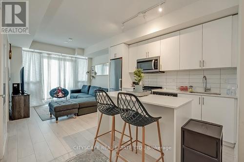 415 - 509 Dundas Street W, Oakville, ON - Indoor Photo Showing Kitchen