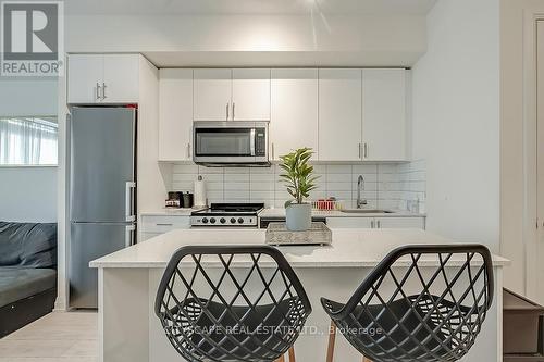 415 - 509 Dundas Street W, Oakville, ON - Indoor Photo Showing Kitchen