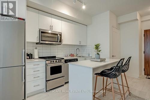 415 - 509 Dundas Street W, Oakville, ON - Indoor Photo Showing Kitchen With Stainless Steel Kitchen With Upgraded Kitchen