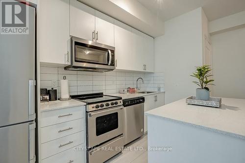 415 - 509 Dundas Street W, Oakville, ON - Indoor Photo Showing Kitchen With Stainless Steel Kitchen With Upgraded Kitchen