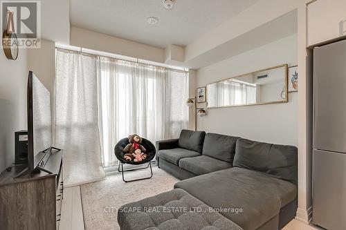 415 - 509 Dundas Street W, Oakville, ON - Indoor Photo Showing Living Room