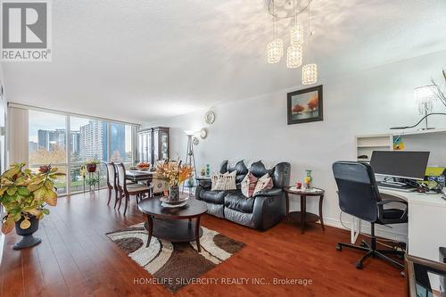 407 - 21 Markbrook Lane, Toronto, ON - Indoor