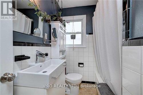 1352 Fisher Avenue, Burlington, ON -  Photo Showing Bathroom