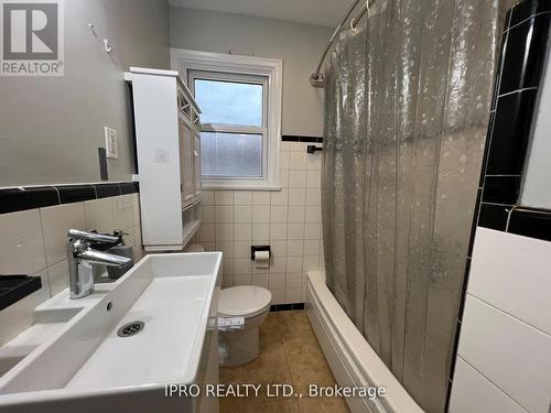 1352 Fisher Avenue, Burlington, ON - Indoor Photo Showing Bathroom