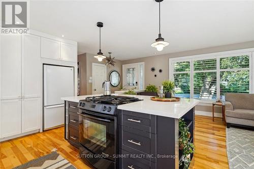 486 Lees Lane, Oakville, ON - Indoor Photo Showing Kitchen