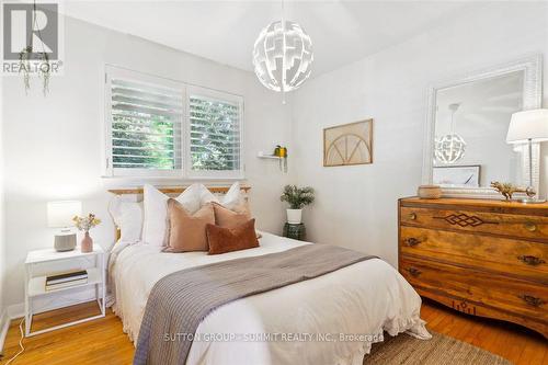 486 Lees Lane, Oakville, ON - Indoor Photo Showing Bedroom