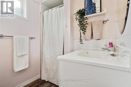 486 Lees Lane, Oakville, ON - Indoor Photo Showing Bathroom