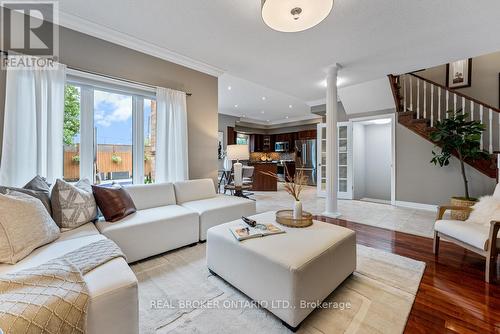 2576 Armour Crescent, Burlington, ON - Indoor Photo Showing Living Room