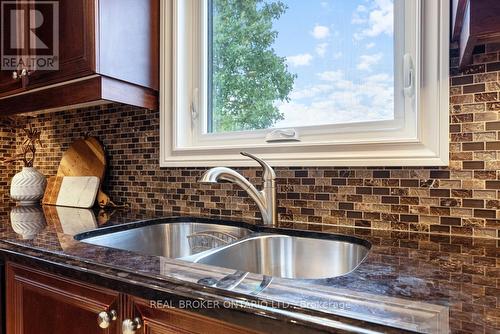 2576 Armour Crescent, Burlington, ON - Indoor Photo Showing Kitchen With Double Sink