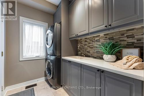 2576 Armour Crescent, Burlington, ON - Indoor Photo Showing Laundry Room