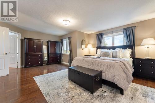 2576 Armour Crescent, Burlington, ON - Indoor Photo Showing Bedroom