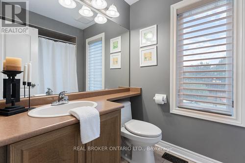 2576 Armour Crescent, Burlington, ON - Indoor Photo Showing Bathroom