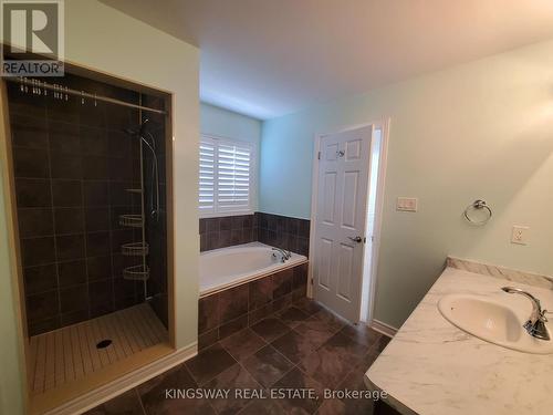 1450 Laurier Avenue, Milton, ON - Indoor Photo Showing Bathroom