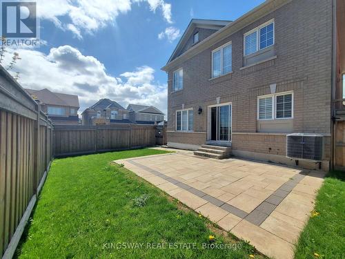 1450 Laurier Avenue, Milton, ON - Outdoor