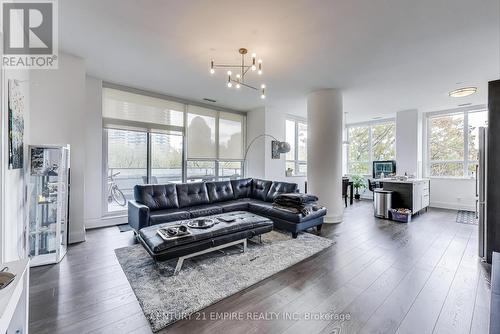 203 - 36 Park Lawn Road, Toronto, ON - Indoor Photo Showing Living Room