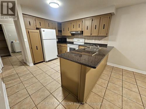 6 Waterloo Court, Brampton, ON - Indoor Photo Showing Kitchen