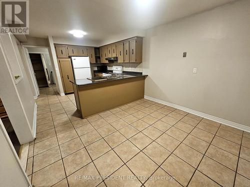 6 Waterloo Court, Brampton, ON - Indoor Photo Showing Kitchen