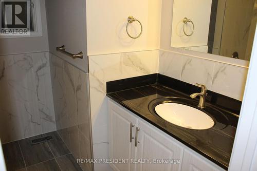 6 Waterloo Court, Brampton, ON - Indoor Photo Showing Bathroom