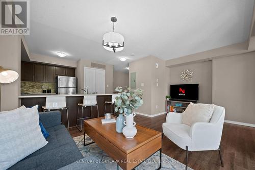 23 - 5625 Oscar Peterson Boulevard, Mississauga, ON - Indoor Photo Showing Living Room