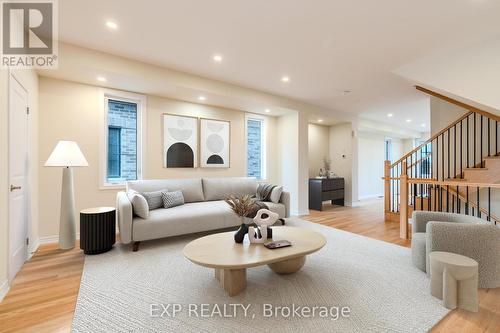 2092 Fairmont Common, Burlington, ON - Indoor Photo Showing Living Room