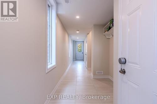 2092 Fairmont Common, Burlington, ON - Indoor Photo Showing Other Room