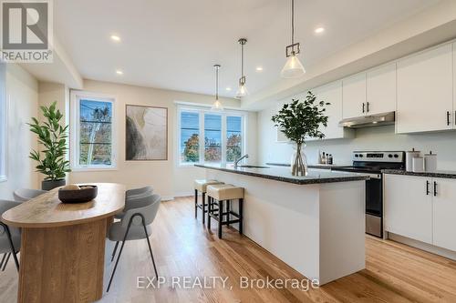 2092 Fairmont Common, Burlington, ON - Indoor Photo Showing Kitchen With Upgraded Kitchen