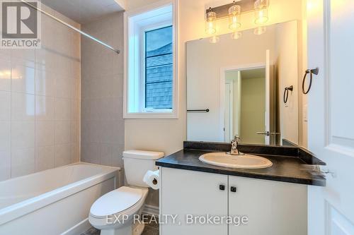 2092 Fairmont Common, Burlington, ON - Indoor Photo Showing Bathroom