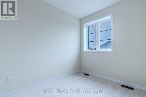 2092 Fairmont Common, Burlington, ON - Indoor Photo Showing Other Room