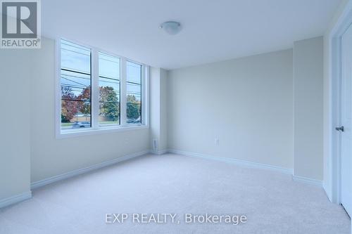 2092 Fairmont Common, Burlington, ON - Indoor Photo Showing Other Room