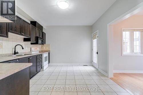 109 Eastbrook Way, Brampton, ON - Indoor Photo Showing Kitchen