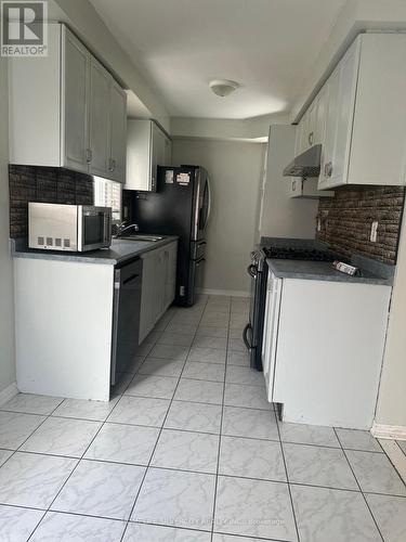 Upper - 18 Zebra Trail, Brampton, ON - Indoor Photo Showing Kitchen