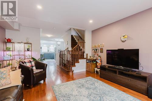 81 - 50 Strathaven Drive, Mississauga, ON - Indoor Photo Showing Living Room