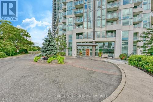 1705 - 220 Burnhamthorpe Road, Mississauga, ON - Outdoor