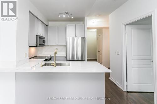 1705 - 220 Burnhamthorpe Road, Mississauga, ON - Indoor Photo Showing Kitchen