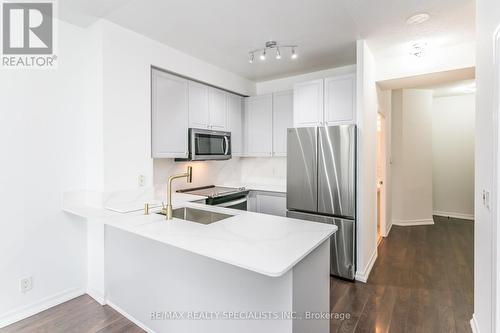 1705 - 220 Burnhamthorpe Road, Mississauga, ON - Indoor Photo Showing Kitchen With Upgraded Kitchen