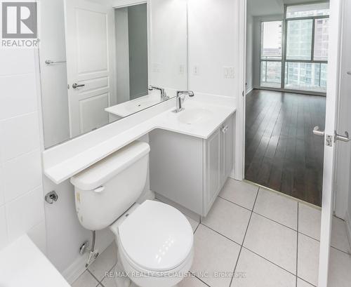 1705 - 220 Burnhamthorpe Road, Mississauga, ON - Indoor Photo Showing Bathroom