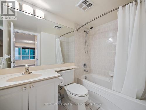 626 - 25 Kingsbridge Garden Circle, Mississauga, ON - Indoor Photo Showing Bathroom