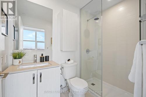 917 - 1787 St. Clair Avenue W, Toronto, ON - Indoor Photo Showing Bathroom