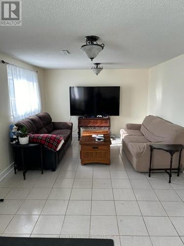 172 Kingsview Drive, Caledon, ON - Indoor Photo Showing Living Room