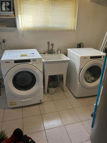 172 Kingsview Drive, Caledon, ON - Indoor Photo Showing Laundry Room