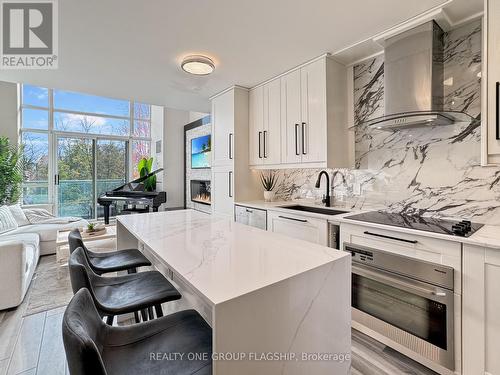 210 - 200 Manitoba Street, Toronto, ON - Indoor Photo Showing Kitchen With Upgraded Kitchen